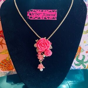 🌸Beautiful Betsey Johnson Flower Necklace🌸